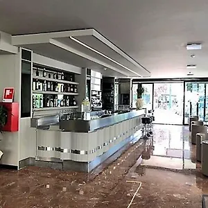 Carlton Hotel